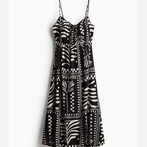 H&M Crinkle Jersey Dress in Black and White